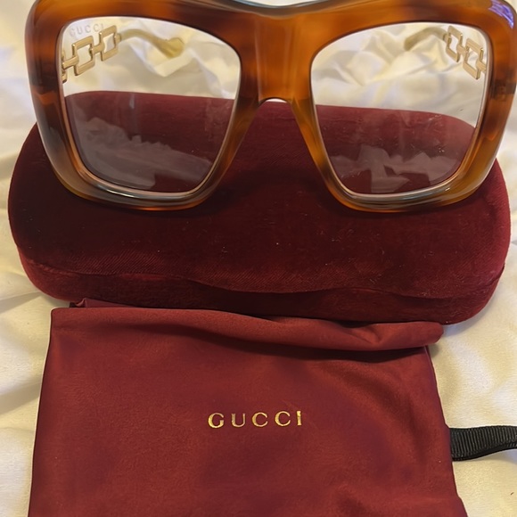oversized GUCCI Sunglasses with transparent frames and gold detail - Picture 2 of 6